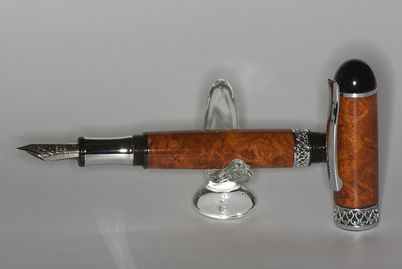 Apollo Infinity fountain pen in Amboyna Burl